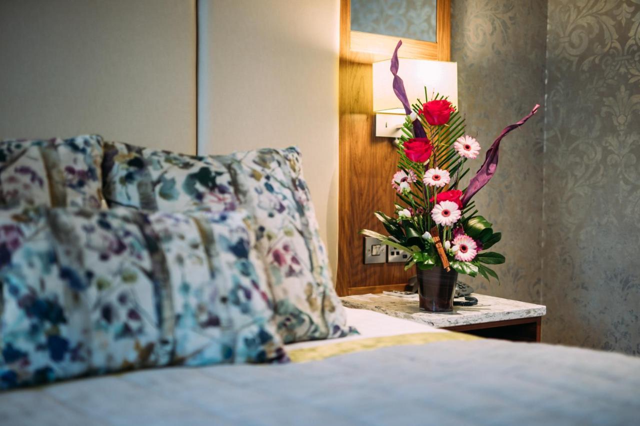 The Valley Hotel & Carriage Gardens Fivemiletown Luaran gambar